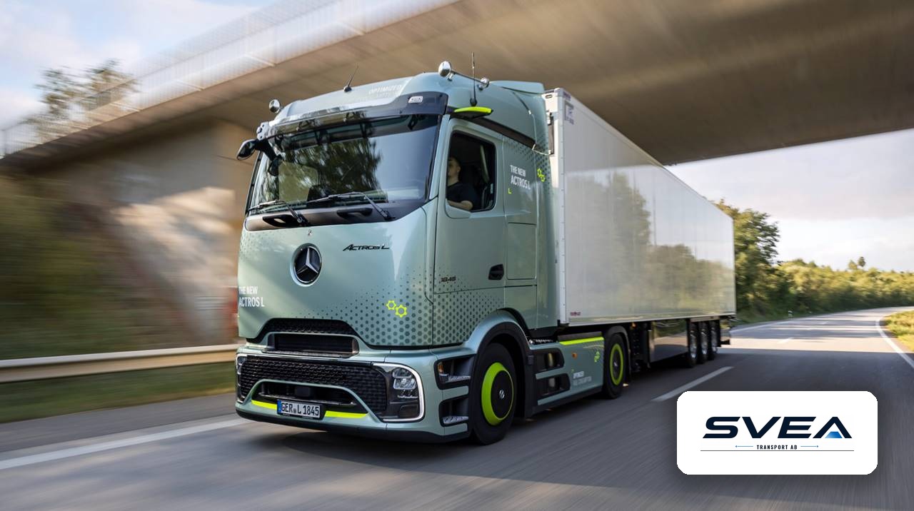 Svea Transport dragbil på motorväg